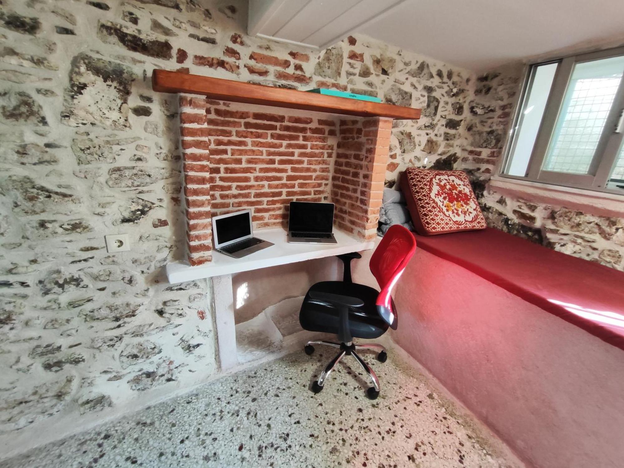 Best Sunset & Sunrise Budget Rooms Mytilíni Esterno foto